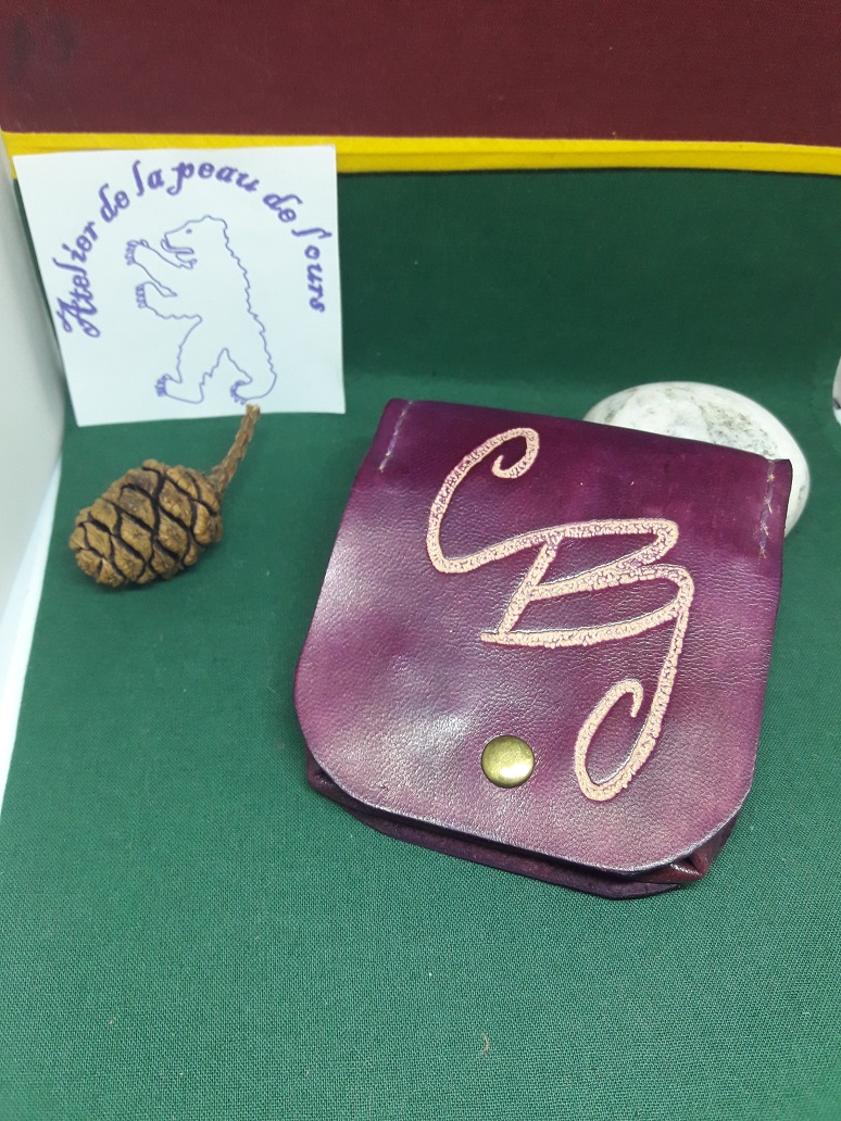 Porte monnaie carré en cuir violet personnalisé cbj