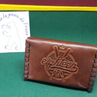 etui carte de viste en cuir avec logo eigtheen