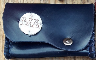 etui carte de viste en cuir bleu initial MA