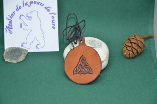 pendentif en cuir rond Triquetra