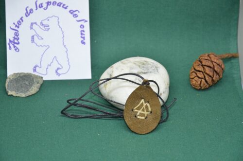 pendentif en cuir goutte Valknut