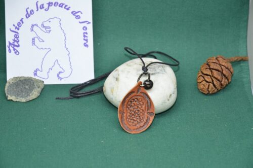 pendentif en cuir goutte dessin personnel