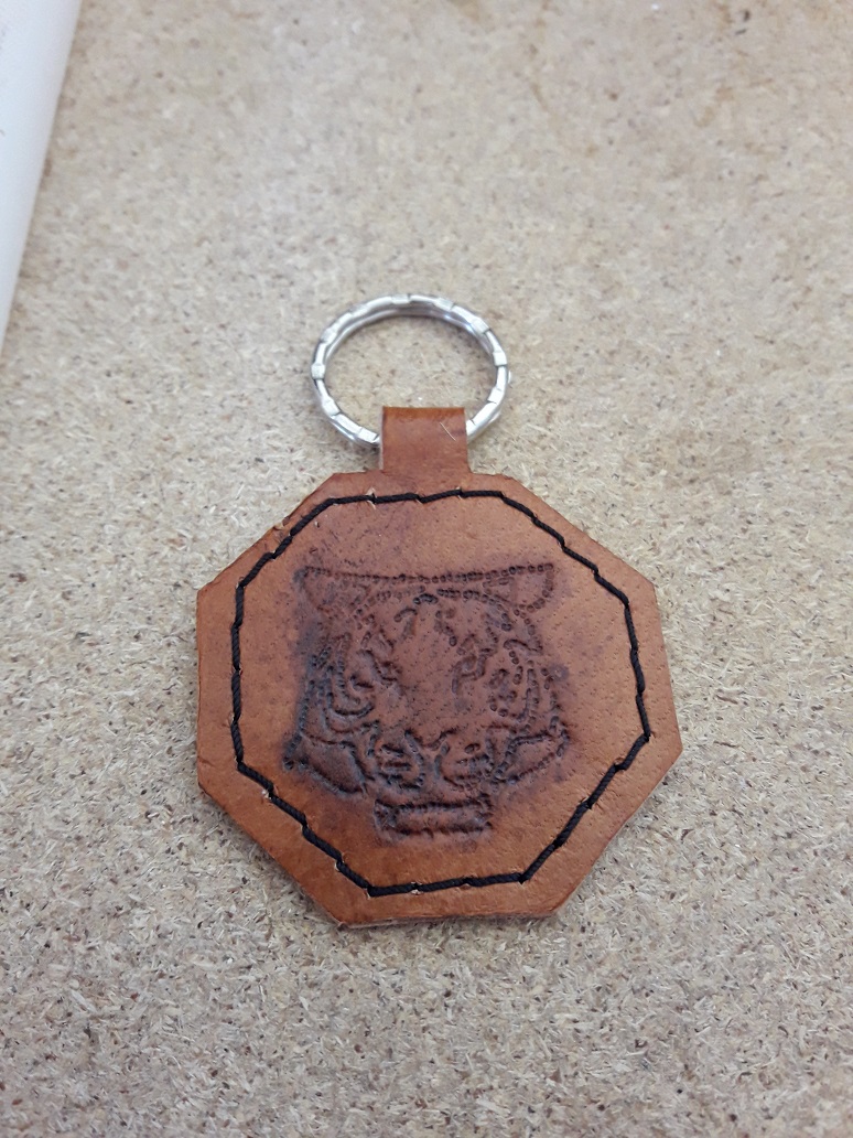 porte clef en cuir tete de tigre